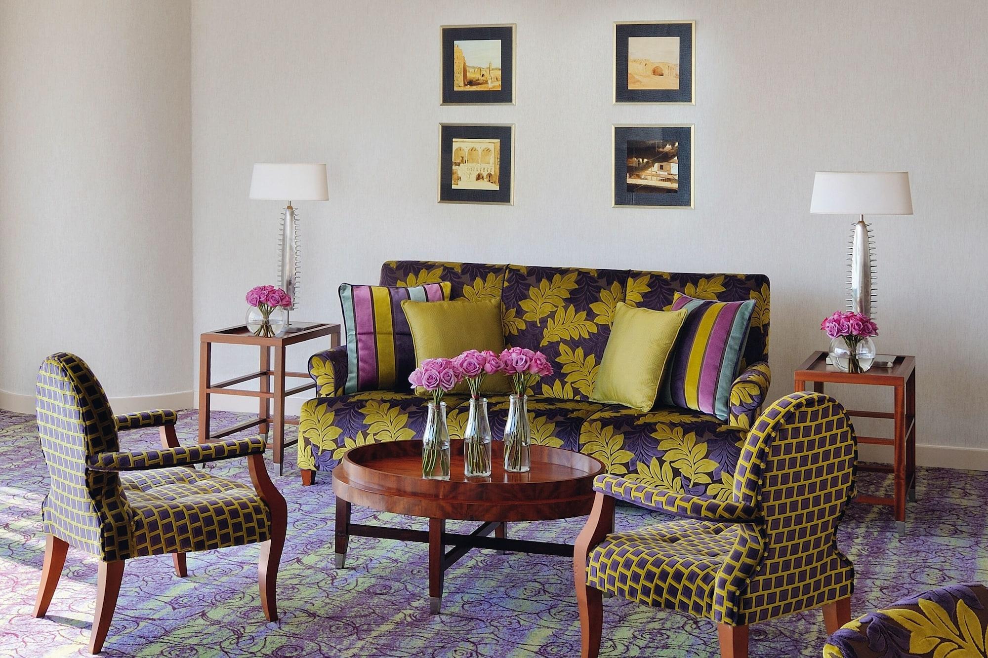 Qabila Westbay Hotel By Marriott Doha Kültér fotó A living room