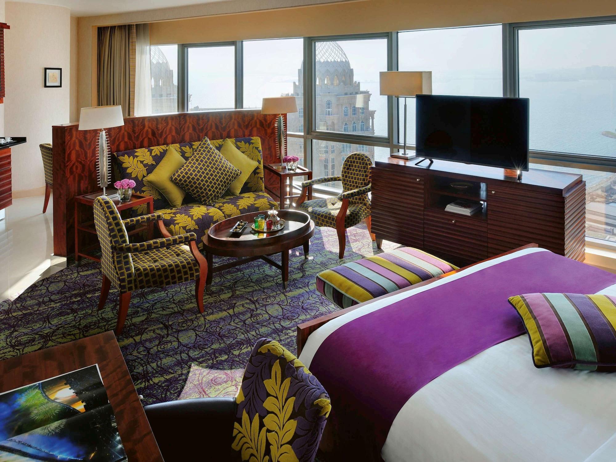 Qabila Westbay Hotel By Marriott Doha Kültér fotó A suite at the Jumeirah Emirates Towers Hotel