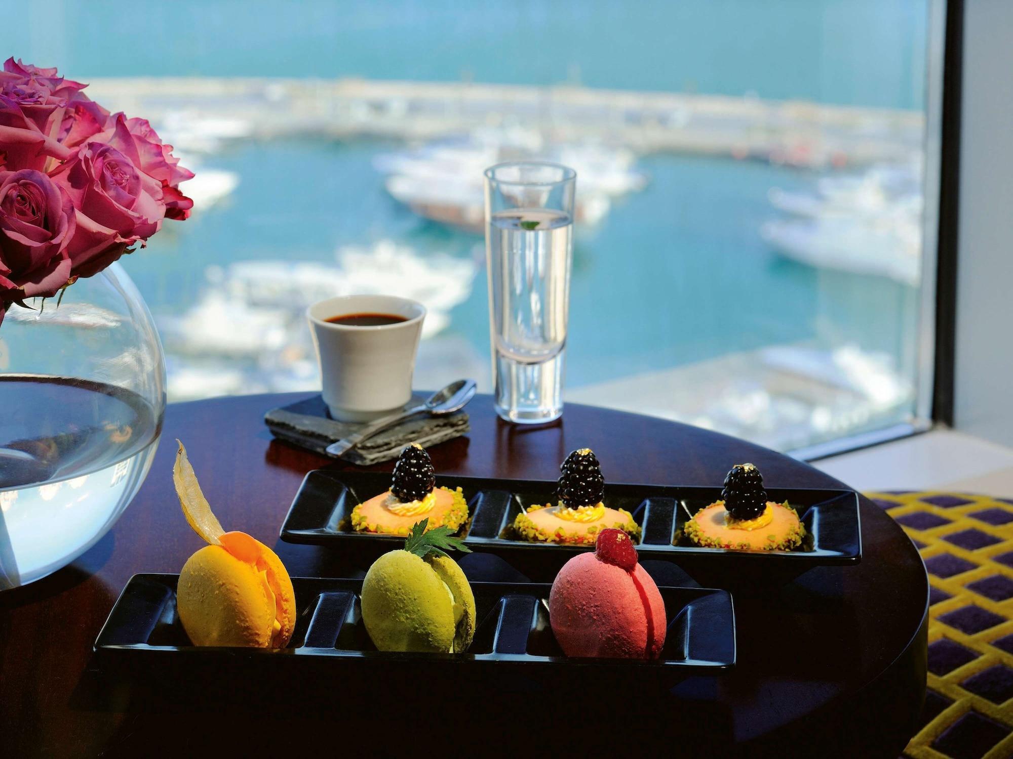 Qabila Westbay Hotel By Marriott Doha Kültér fotó A selection of ice cream