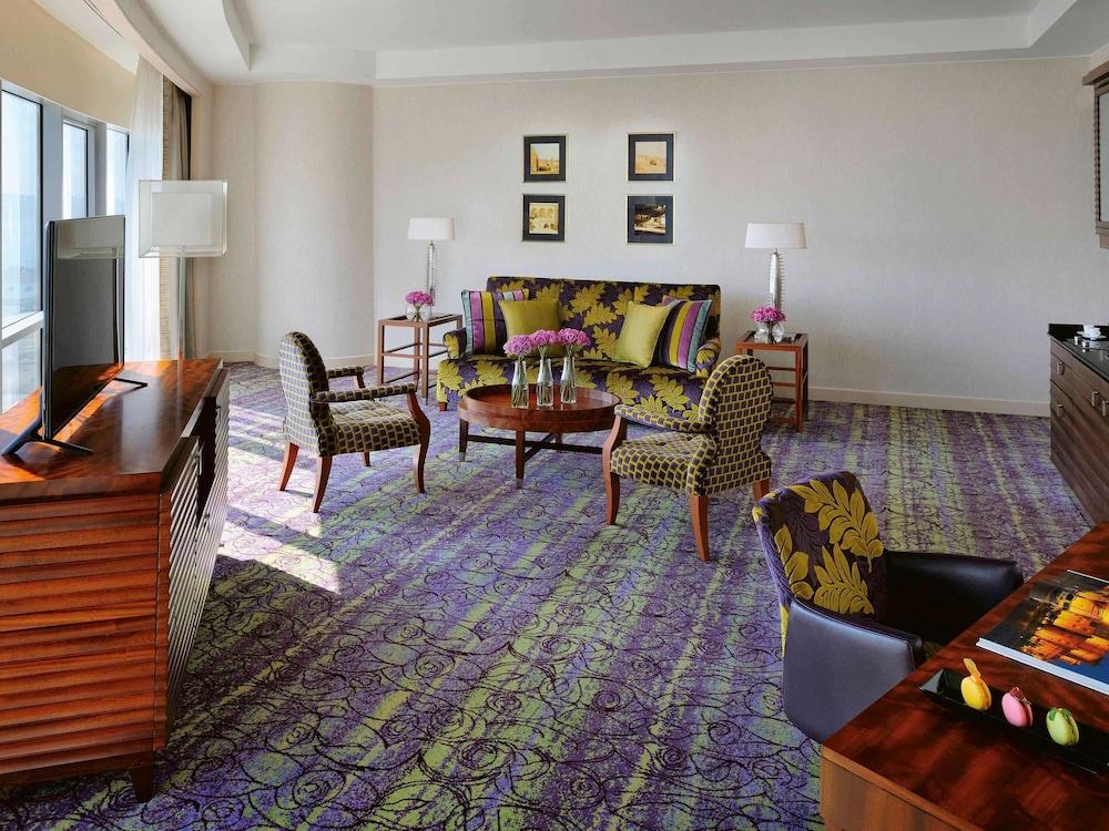 Qabila Westbay Hotel By Marriott Doha Kültér fotó A suite at the hotel