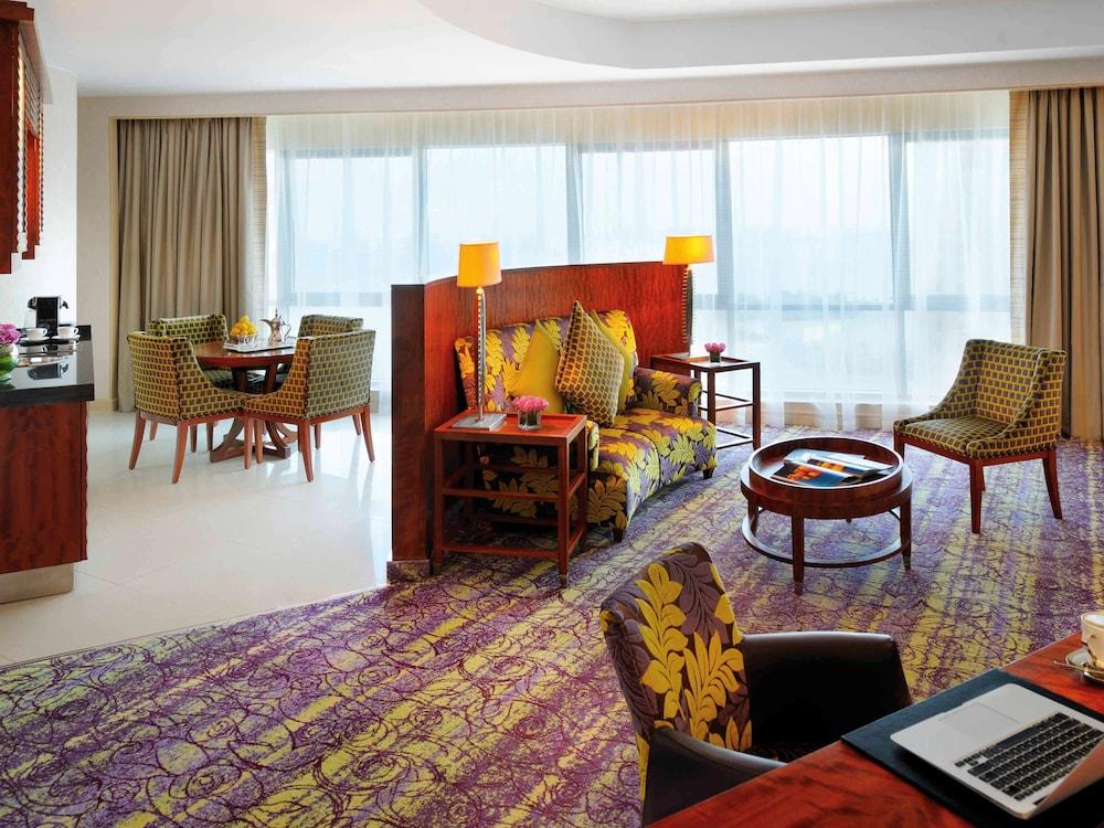 Qabila Westbay Hotel By Marriott Doha Kültér fotó Suite at the hotel